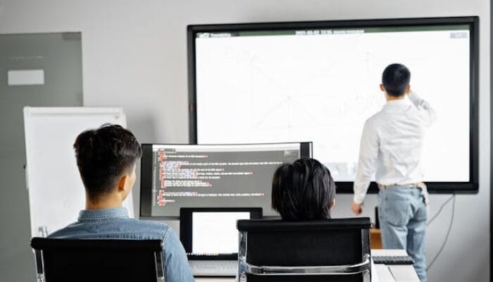 Upgrade Skill Sekarang! Efektifkah Pelatihan dan Retraining Reduksi Pengangguran?