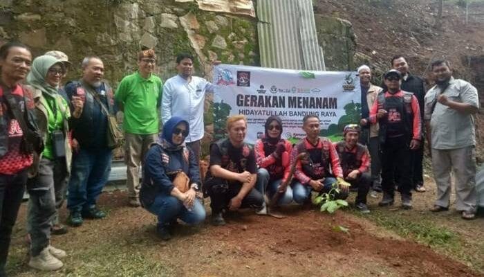Gerakan Menanam Pohon Warnai Muharram Family Camp Hidayatullah Braga bersama Komunitas Motor dan Lingkungan