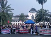 Aksi Protes di Gedung Sate, API Jabar Desak Pembatalan Penggantian Nama RSUD Al-Ihsan jadi Welas Asih