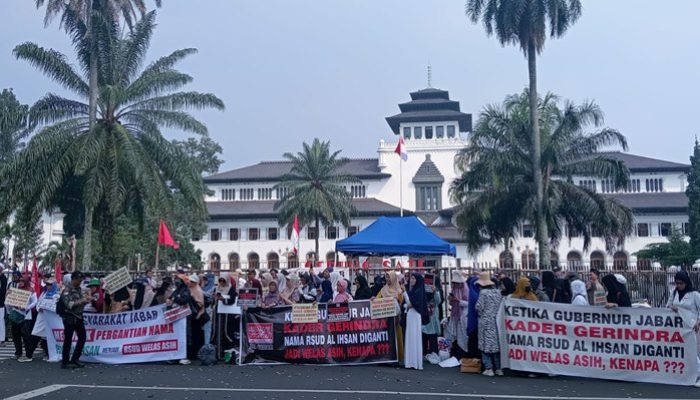 Aksi Protes di Gedung Sate, API Jabar Desak Pembatalan Penggantian Nama RSUD Al-Ihsan jadi Welas Asih