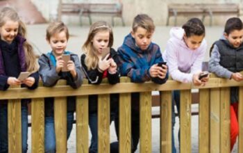 3 Dampak Buruk  Jika Anak  Sudah Kecanduan Gadget