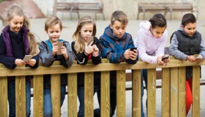 3 Dampak Buruk  Jika Anak  Sudah Kecanduan Gadget