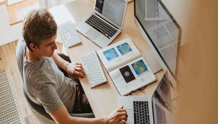 Tips dan Syarat Sukses Menjadi Pekerja Digital: Modal Wajib di Era Teknologi
