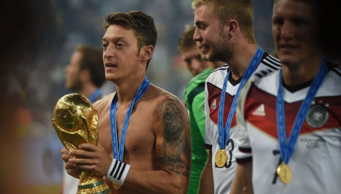 Orkestra dalam Sunyi: Notasi Hancur Mesut Özil