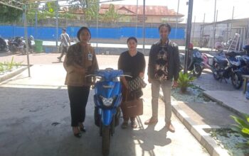 BRI Cabang Bajawa Serahkan Hadiah Panen Hadiah Simpedes (PHS) Semester II 2024 kepada Nasabah Beruntung