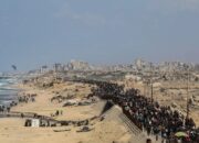 Gencatan Senjata Berlaku, Puluhan Ribu Warga Palestina Tempuh Perjalanan Pulang ke Gaza Utara