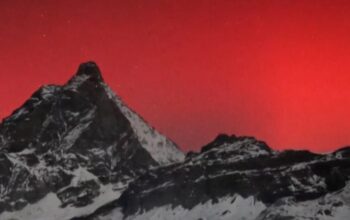 Fenomena Langka: Langit Italia Membara dalam Balutan Aurora Borealis Akibat Badai Matahari
