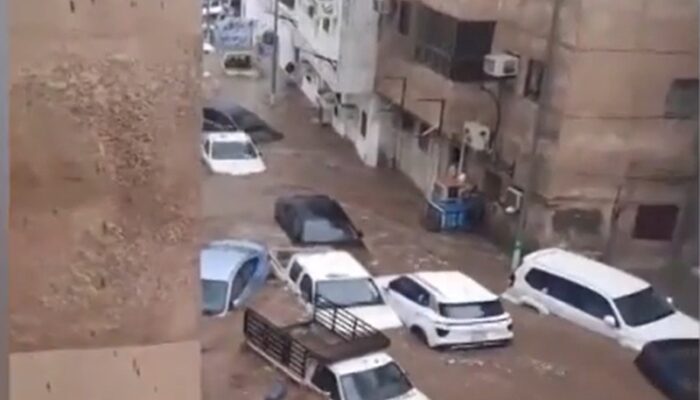 Mekkah Diterjang Banjir Bandang, Peringatan Cuaca Ekstrem Meluas di Arab Saudi