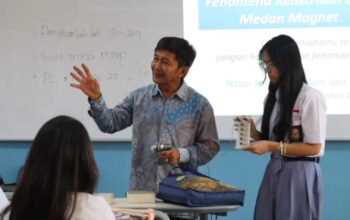 Tim Pengabdian Masyarakat FMIPA UNJ Gelar Kegiatan Implementasi Energi Surya dan Angin di SMA Labschool Bintaro