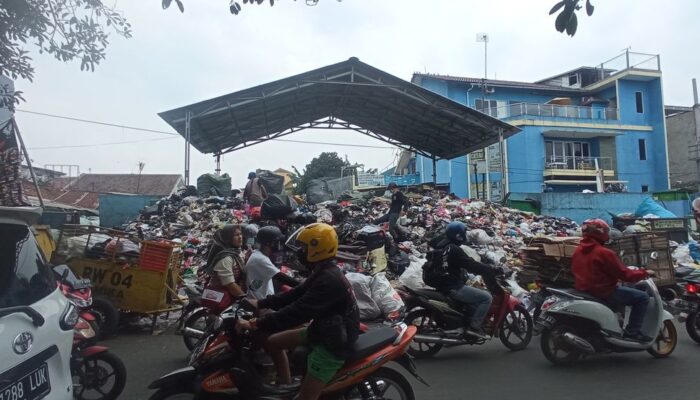 Pemkot Bandung Tuntaskan Masalah Tumpukan Sampah di Seluruh TPS