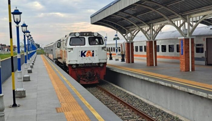 Dukung Ekonomi Lokal, KAI Commuter Operasikan Kereta Khusus Petani Tarif Rp3.000