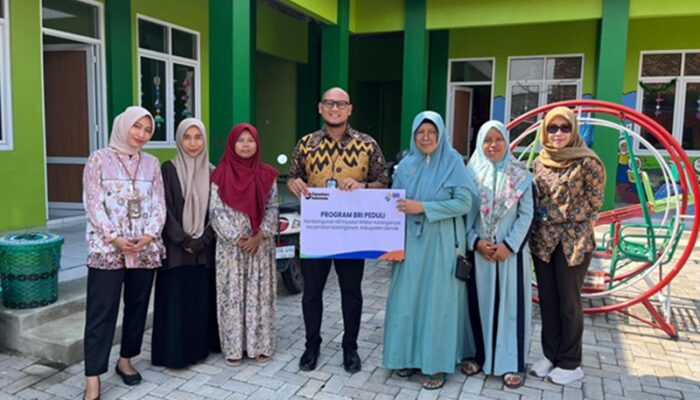 Tingkatkan Fasilitas Publik, BRI Serahkan Bantuan Pembangunan Ruang Kelas KB Irsyadul Wildan