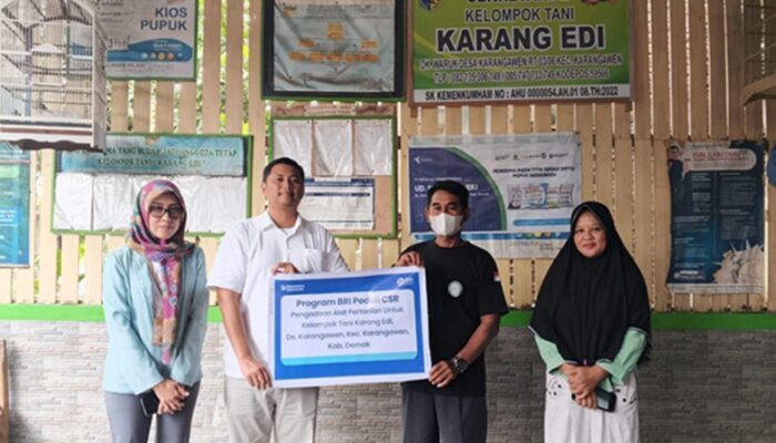 BRI Peduli Salurkan Bantuan Traktor untuk Kelompok Tani Karang Edi di Demak