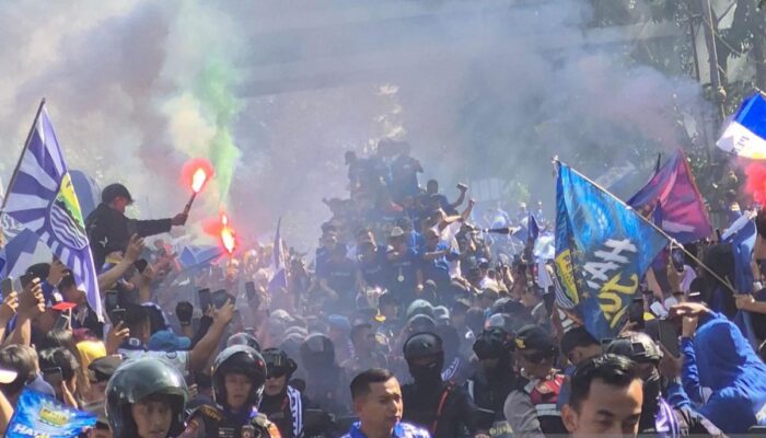 Bobotoh Gelar Pesta Juara Persib Tiga Kali Beruntun di Bandung