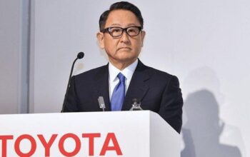 Akio Toyoda Ungkap Kekhawatiran Industri Otomotif Beralih Sepenuhnya ke Mobil Listrik