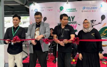 Mahasiswa MM FEB UNAIR Dorong Kesetaraan untuk Komunitas Tunanetra Lewat Turnamen Padel