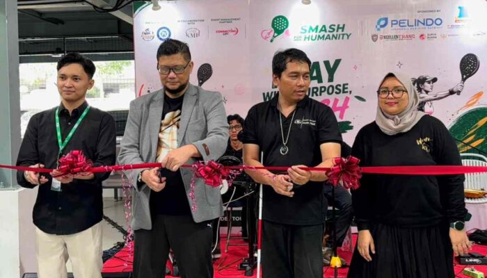 Mahasiswa MM FEB UNAIR Dorong Kesetaraan untuk Komunitas Tunanetra Lewat Turnamen Padel