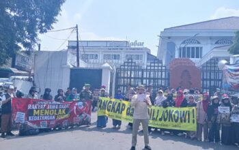 Massa GAUM-K dan GMKR Tolak Safari Politik Jokowi Berkedok Safari Budaya Di Jawa Barat