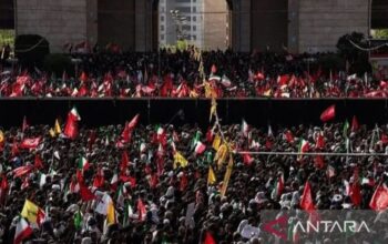Ribuan Pelayat Hadiri Prosesi Salat Jenazah Mendiang Ali Khamenei di Teheran
