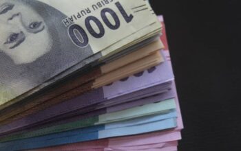 Rupiah Melemah ke Level 18.075 Akibat Defisit APBN dan Ketegangan Geopolitik