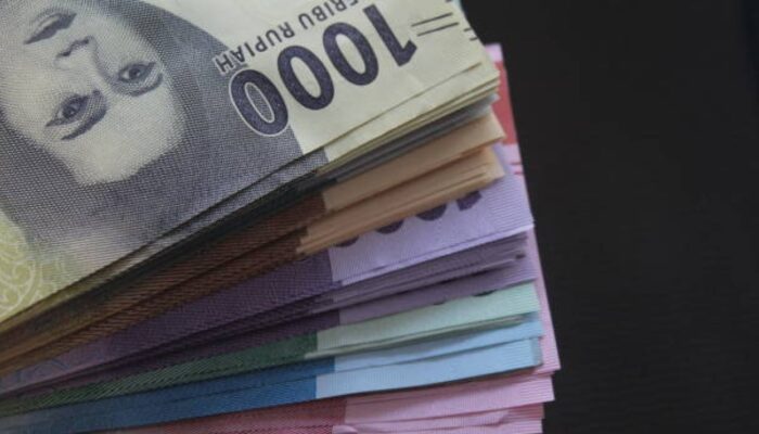 Rupiah Melemah ke Level 18.075 Akibat Defisit APBN dan Ketegangan Geopolitik