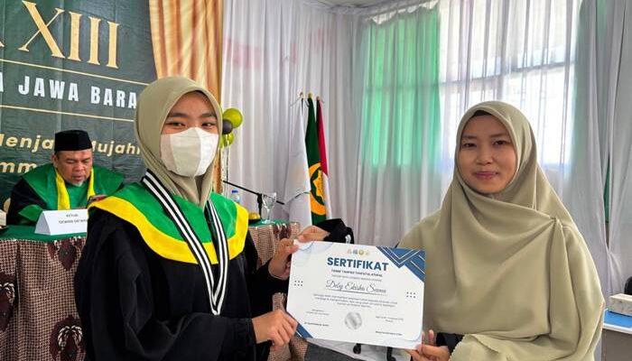 Wisudawan Berprestasi ADI Jabar 2026 : Deby Ekisha Seema, IPK 3,96 dan Hafal 11 Juz Ingin Kuliah di Universitas Madinah