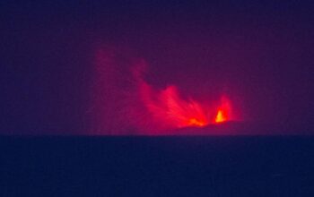 Abu Vulkanik Gunung Anak Krakatau Tersebar ke Lima Provinsi