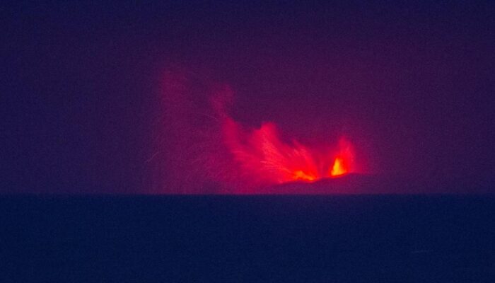 Abu Vulkanik Gunung Anak Krakatau Tersebar ke Lima Provinsi