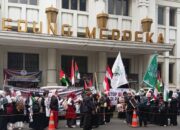 Peringati Tiga Tahun Thufanul Aqsha, Massa ABABIL Gelar Aksi Depan Gedung Merdeka Bandung