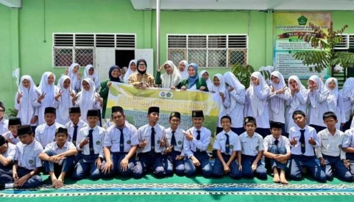 Wujudkan Sekolah Bebas Bullying dan Insecure, Pascasarjana Promosi Kesehatan FKM USU Gelar Pengabdian Masyarakat di MTsN Karo